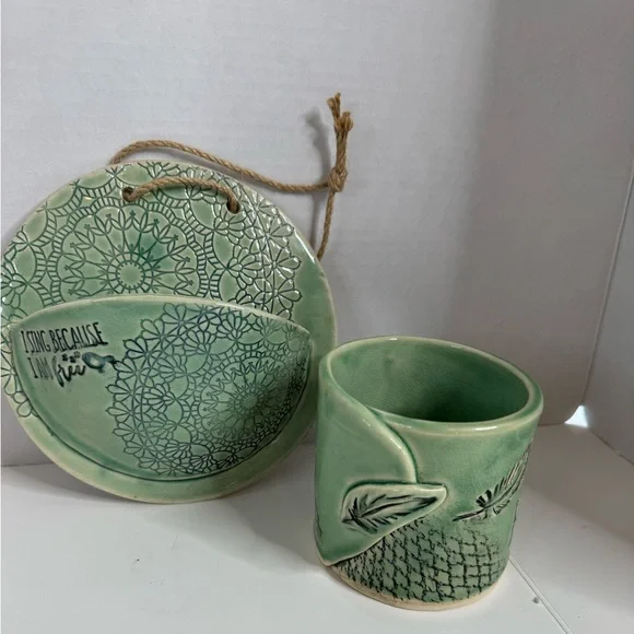 “I Sing Because I Am Free” Clay Wall Pocket and Cup Pen Holder. (4-N) - Picture 3 of 6